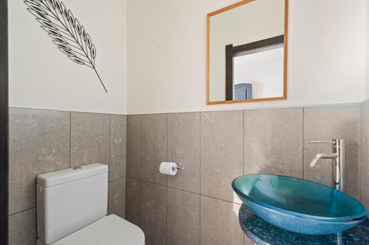 Lakefront Villa - Waitahanui Holiday Home 外观 照片
