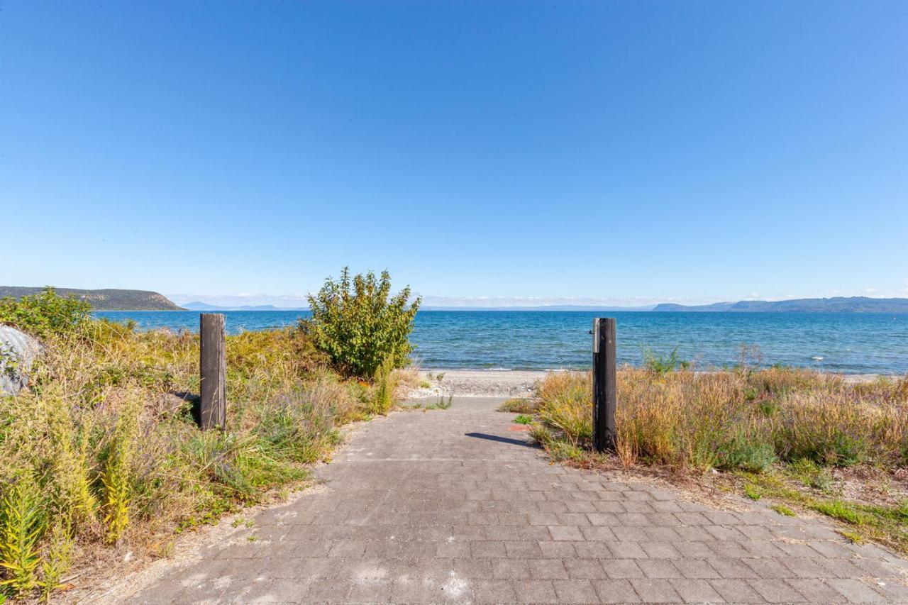 Lakefront Villa - Waitahanui Holiday Home 外观 照片