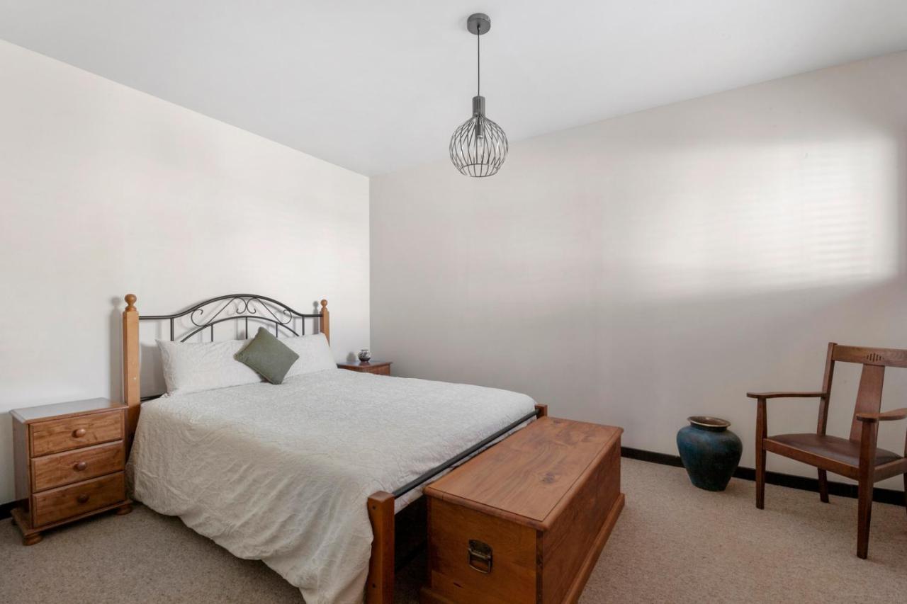 Lakefront Villa - Waitahanui Holiday Home 外观 照片