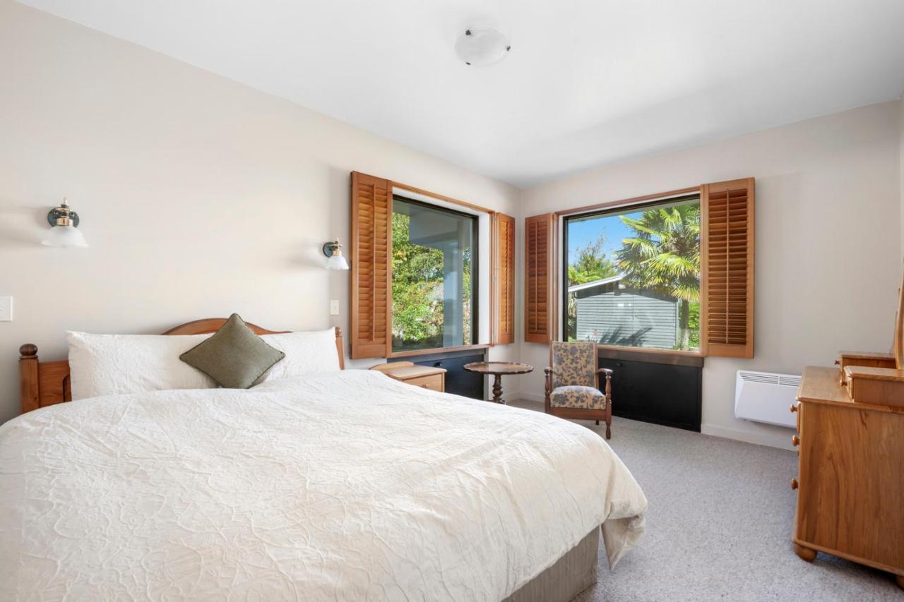 Lakefront Villa - Waitahanui Holiday Home 外观 照片